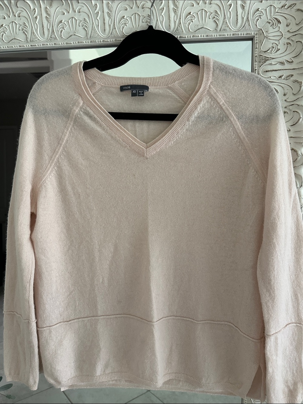 Vince Cashmere Light Pink V-Neck Sweater